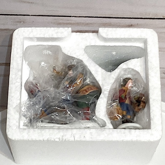 DEPARTMENT 56 - Christmas Bazaar Toy Vendor-Heritage Village-New England Village - Picture 7 of 9